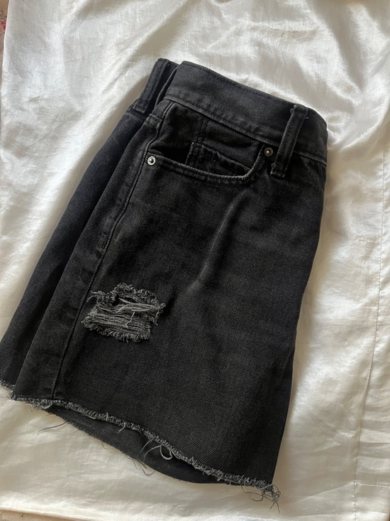 Old Navy High-Rise Slouchy Straight Jean shorts  - Black - Picture 3 of 4